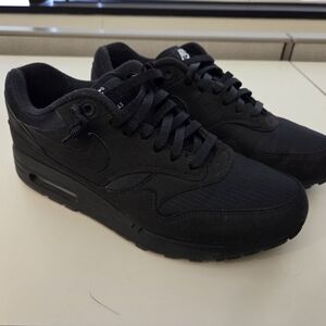 Nike Air Max 1 Triple Black 9.5 Men